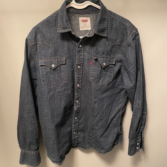 Men’s Levi’s medium denim snap up shirt. - Picture 1 of 2
